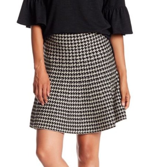 Max Studio Dresses & Skirts - Max Studio Houndstooth Black & Cream Sweater Skirt